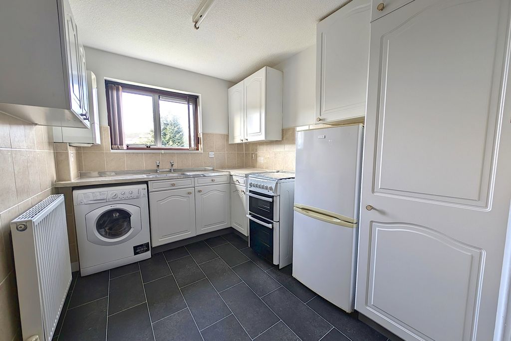 Property photo 2 of 7 Kitchen