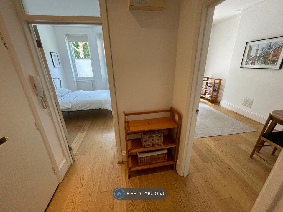 Property photo 3 of 10 Hallway
