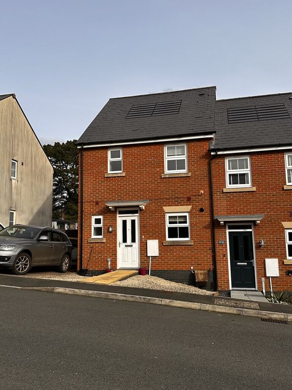 Property photo 1 of 18 32 Smpson Close Jpg.