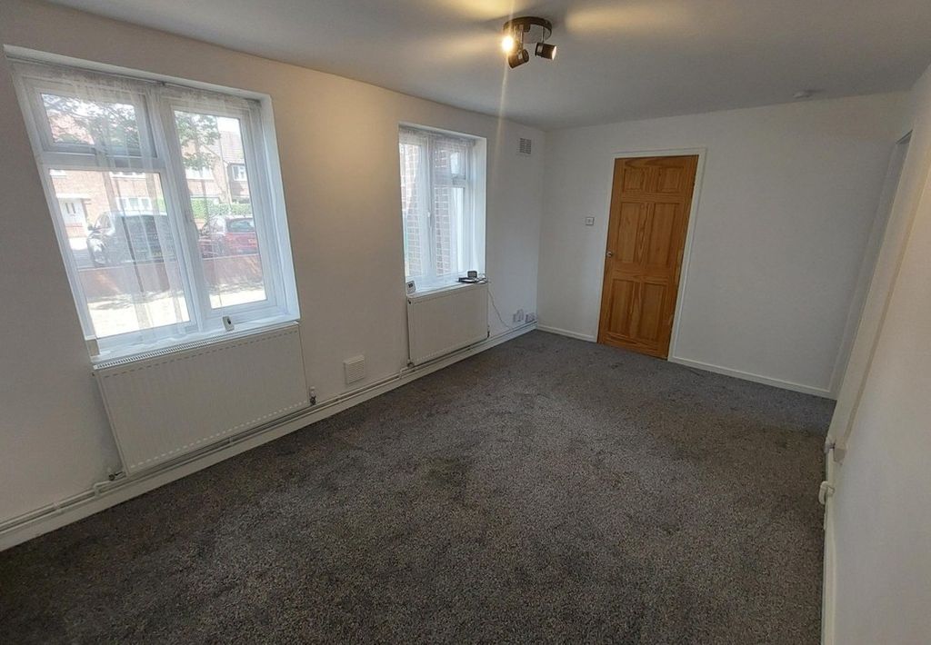 Property photo 3 of 6 Living Room