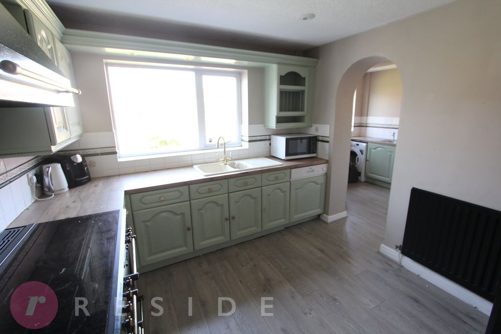 Property photo 3 of 23 Breakfast Kitchen