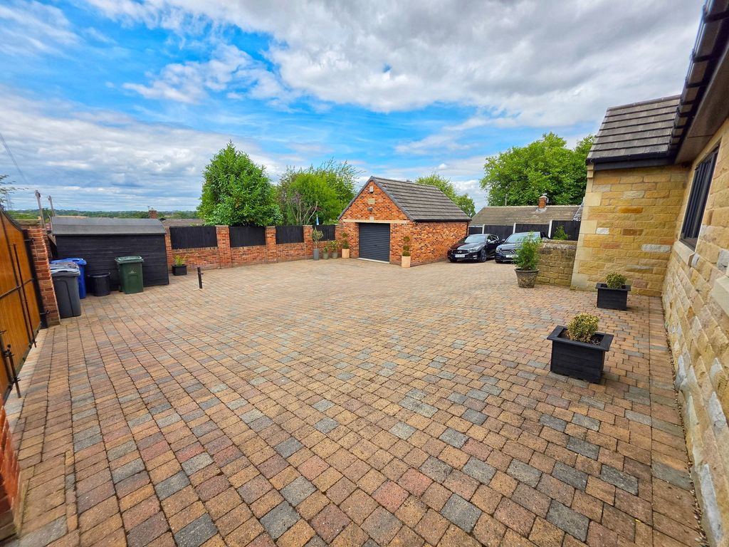 Property photo 2 of 33