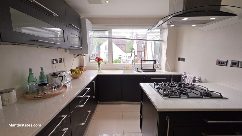 Property photo 1 of 15 2 Bedroom End Of Terrace House