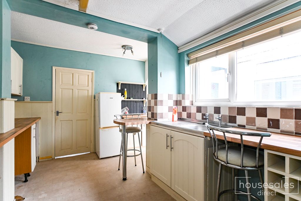 Property photo 3 of 16