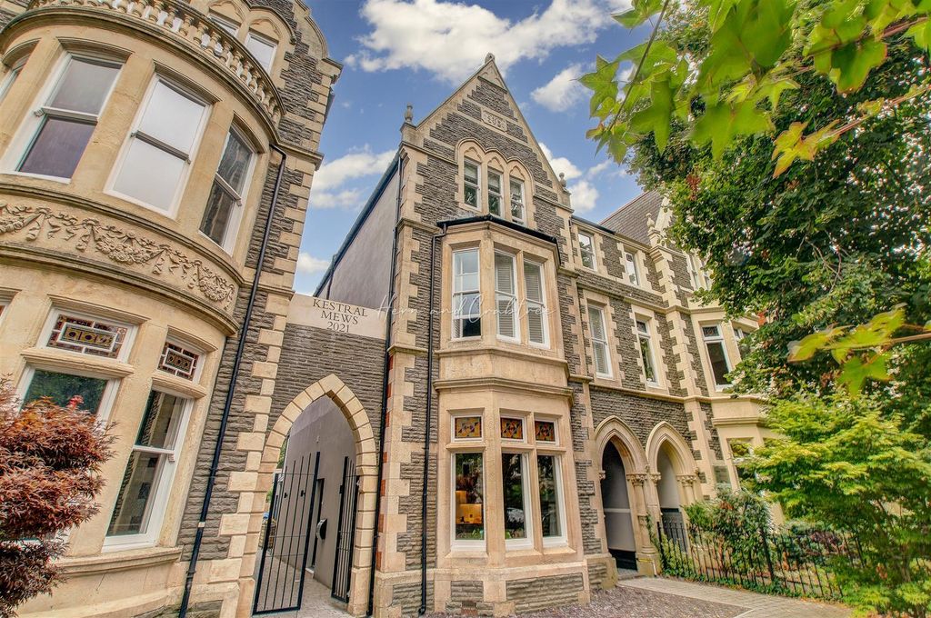 Property photo 1 of 8 Kestral Mews...Jpg