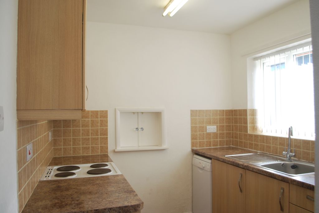 Property photo 3 of 9 Kitchen