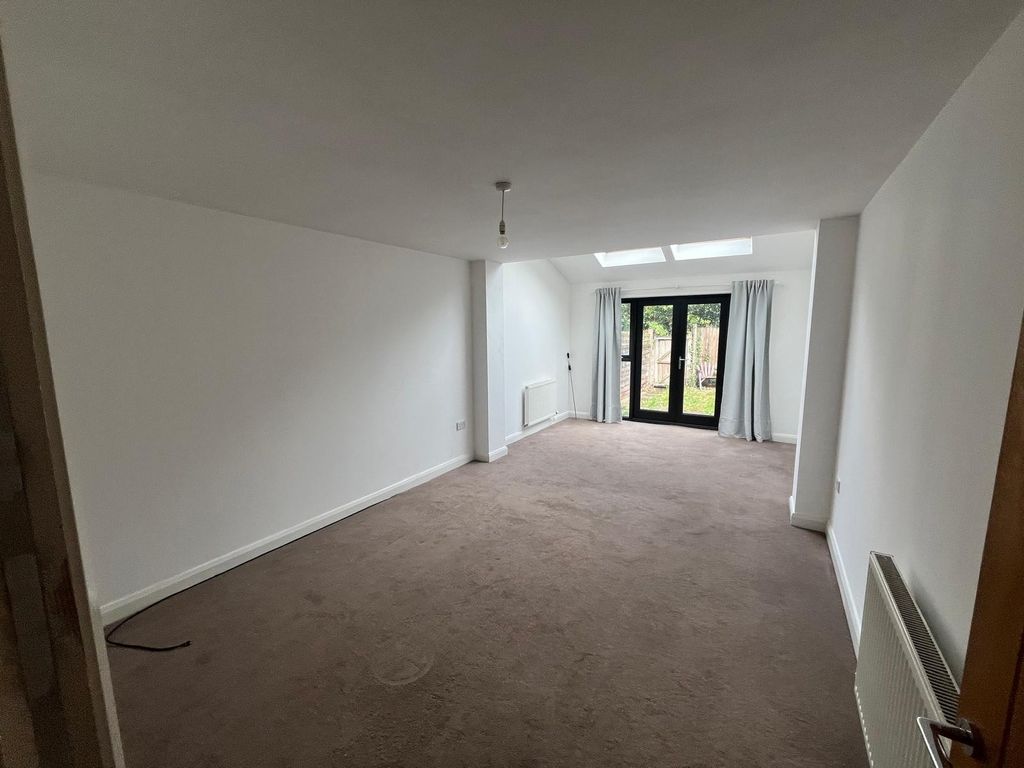Property photo 2 of 11 Photo