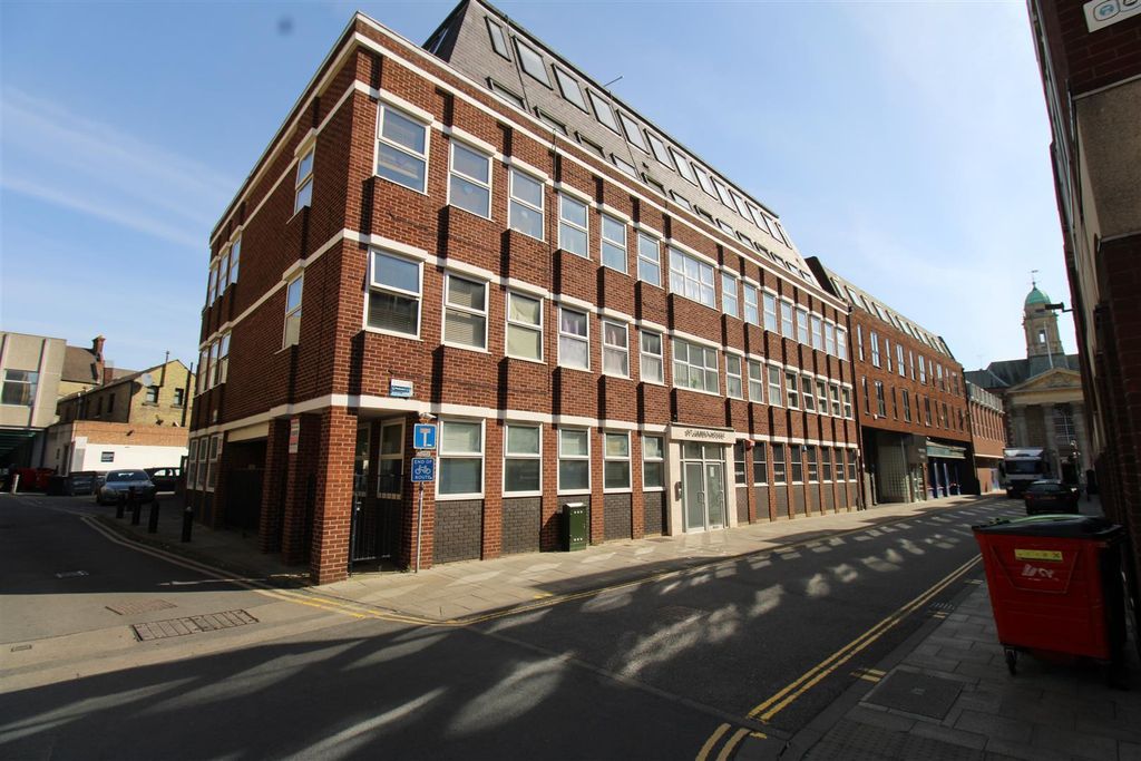 Property photo 1 of 6 St James House Front.Jpg