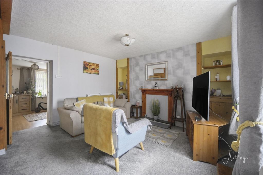 Property photo 2 of 17 Lounge