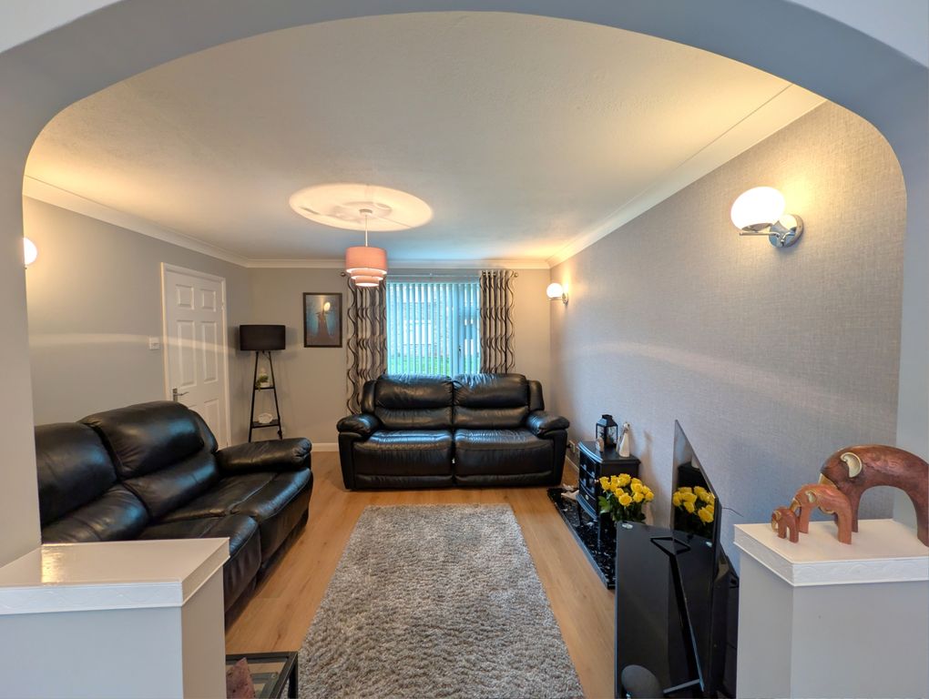 Property photo 3 of 15 Lounge