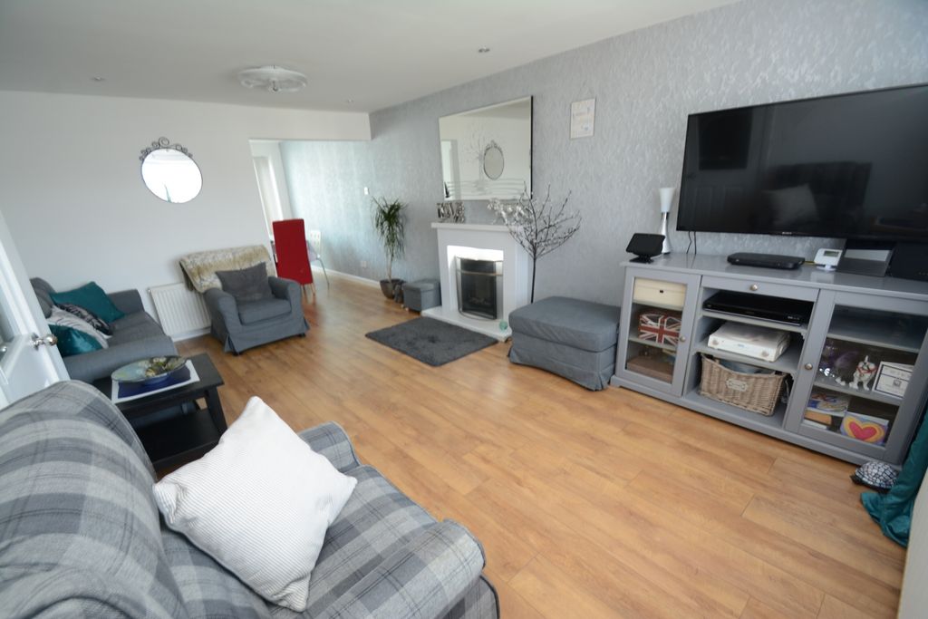 Property photo 2 of 17 Lounge