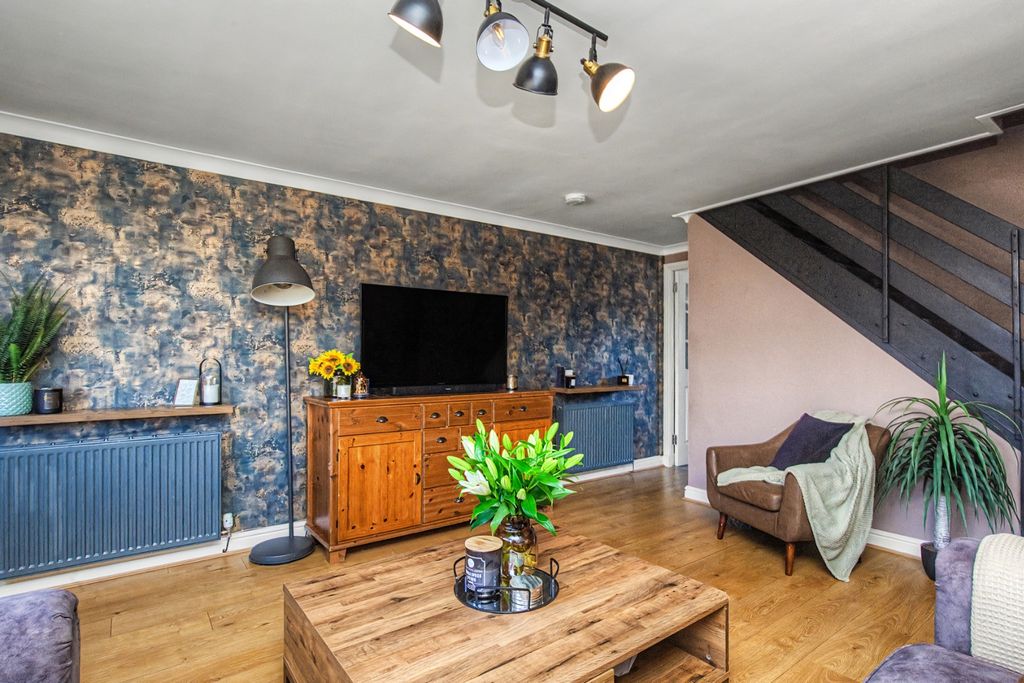 Property photo 2 of 15 4836783