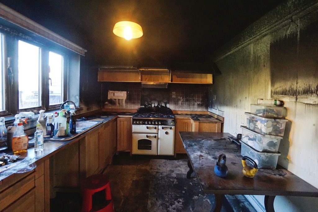 Property photo 2 of 11 Kitchen Diner