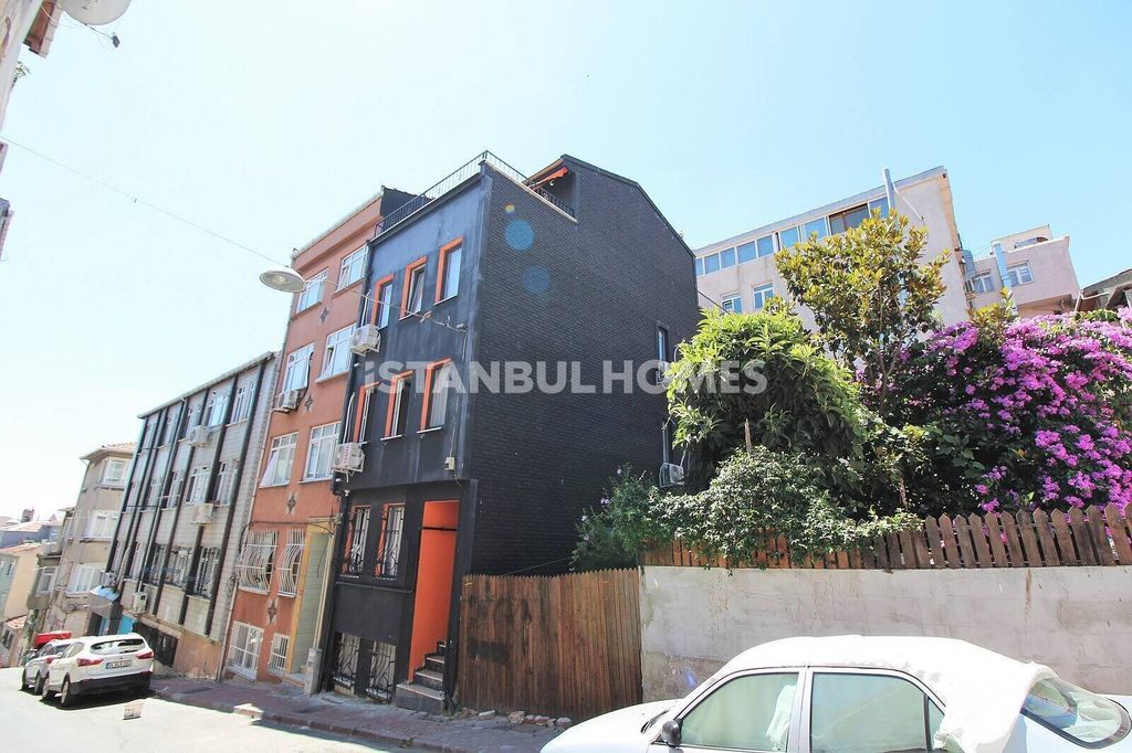 Property photo 1 of 17