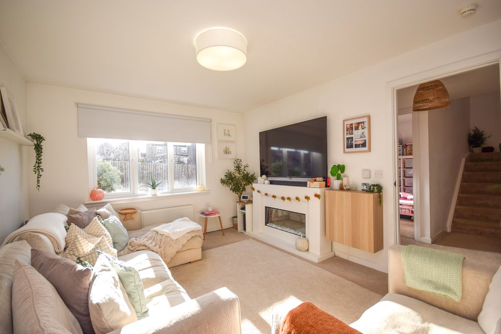 Property photo 2 of 25