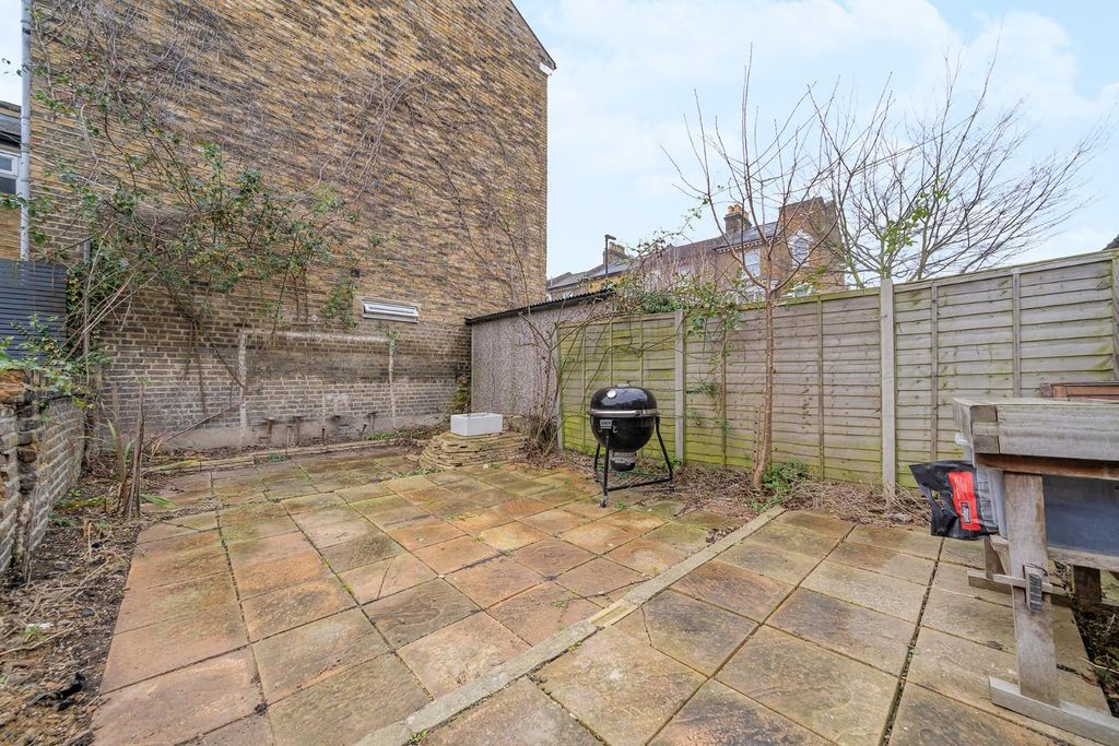 Property photo 3 of 7 Garden.Jpg