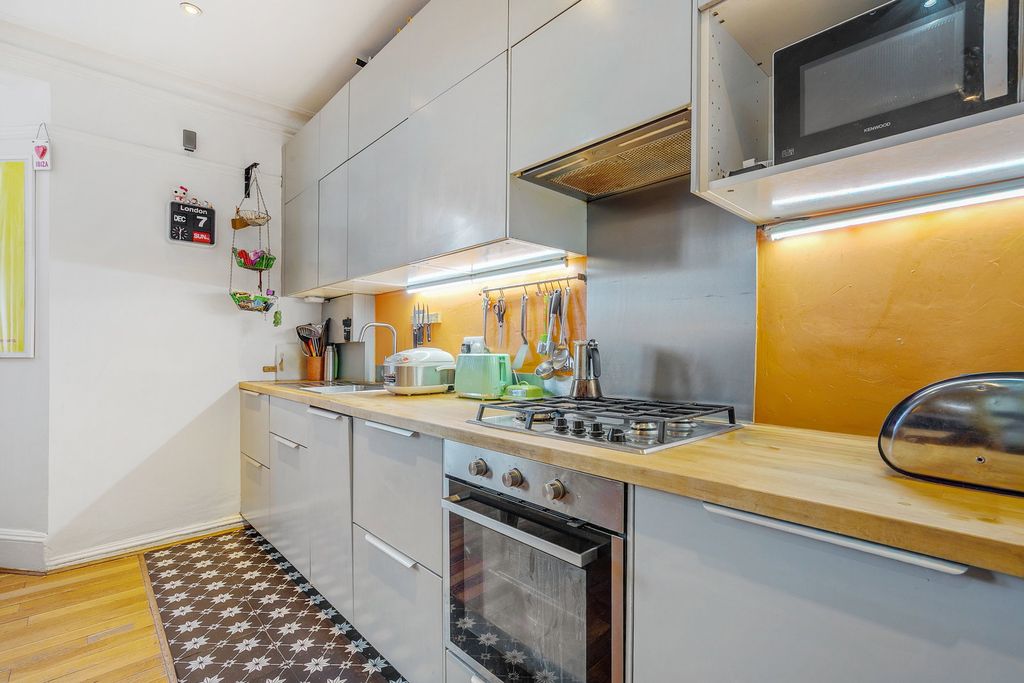 Property photo 2 of 13