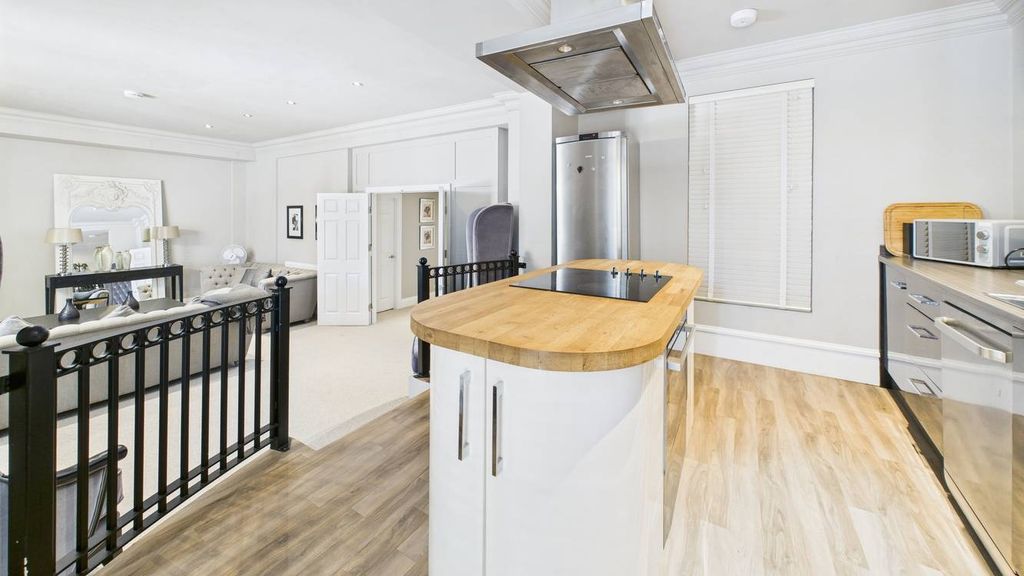 Property photo 2 of 18 4137454