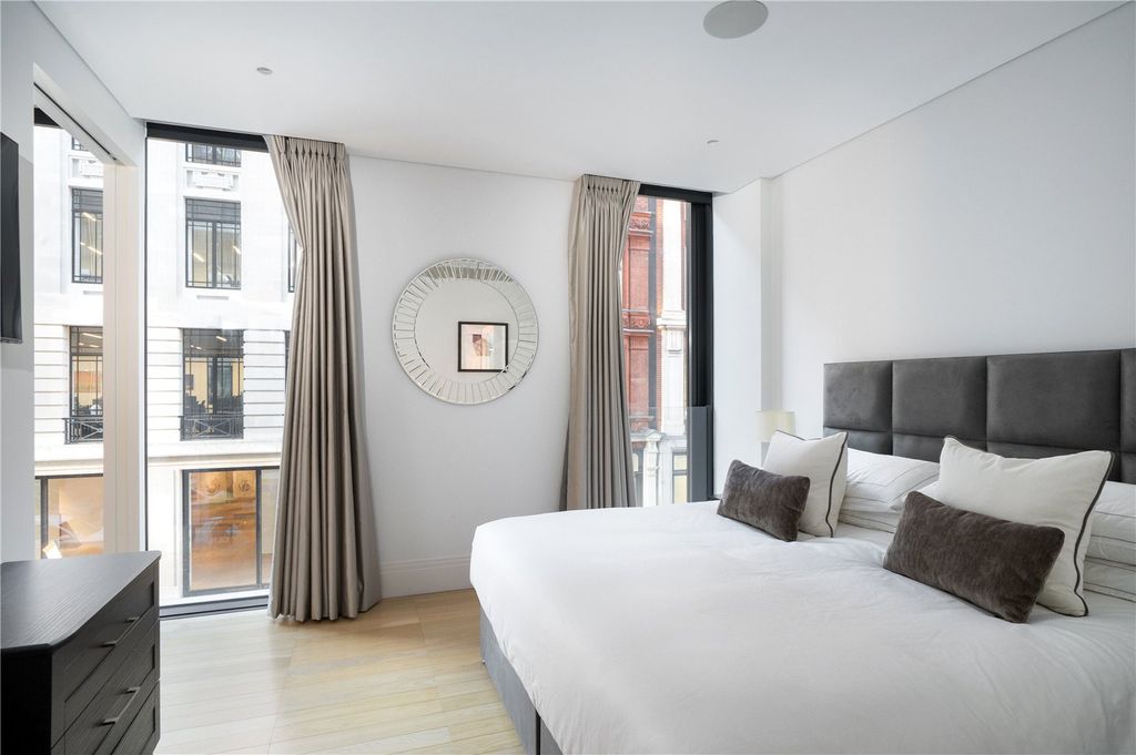 Property photo 2 of 28 Bedroom