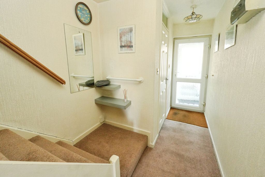 Property photo 2 of 19 Hallway