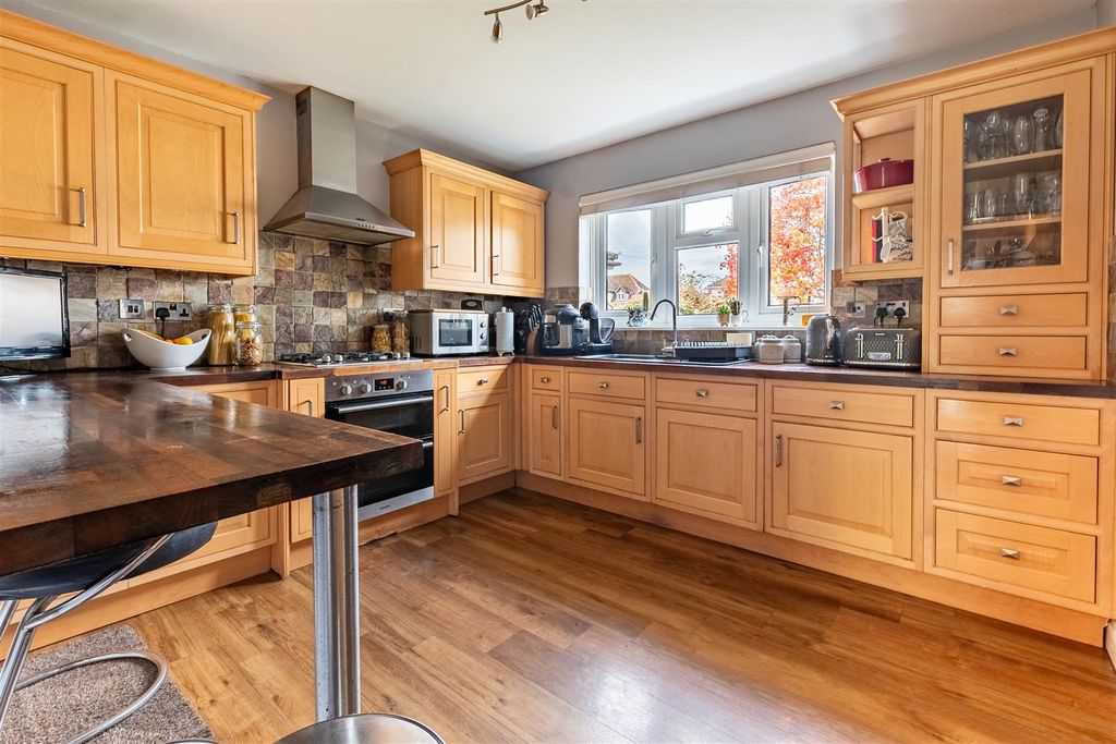 Property photo 3 of 21