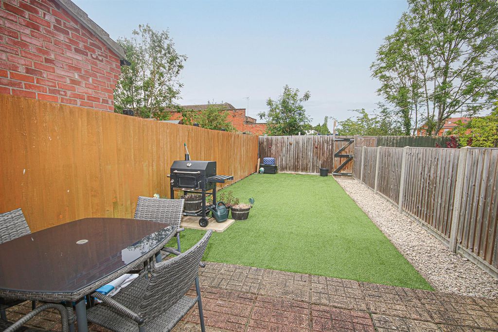 Property photo 3 of 11 Img_9203Gdn.Jpg