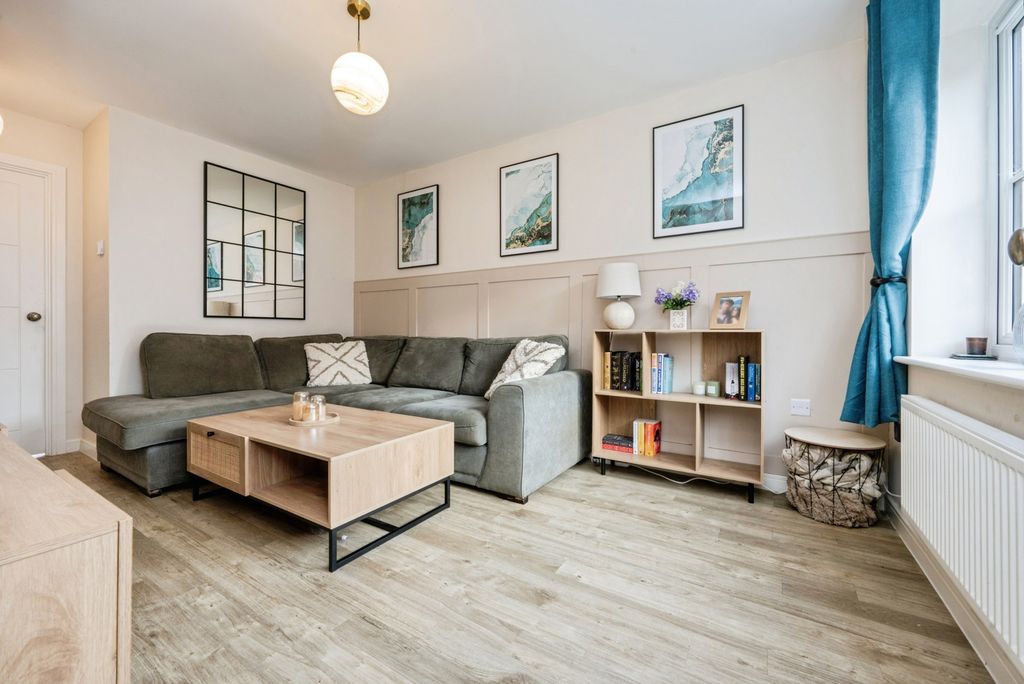 Property photo 3 of 20 Pbox-Img.Jpg