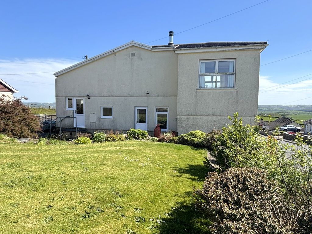 Property photo 2 of 12