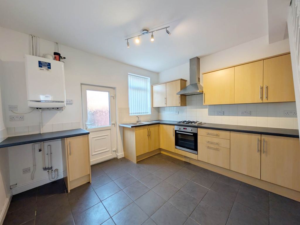 Property photo 3 of 8 Kitchen