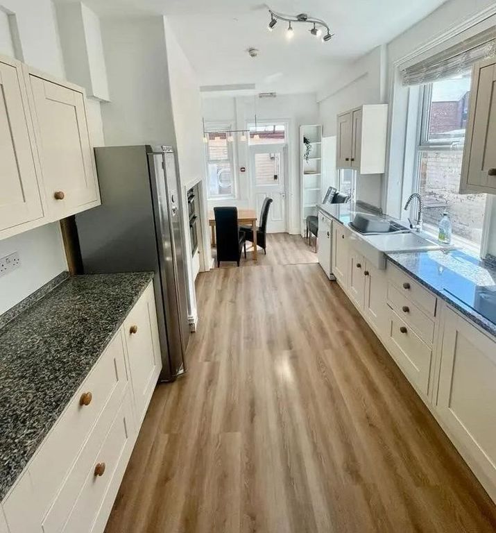 Property photo 3 of 12 Photo 11