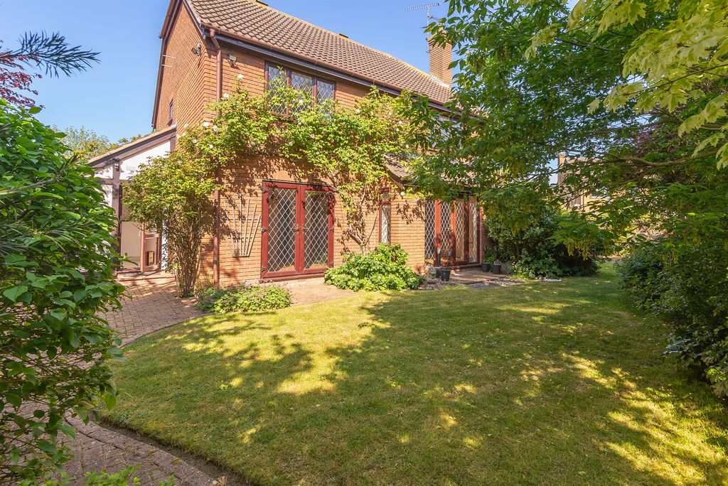 Property photo 2 of 16 Rear Garden