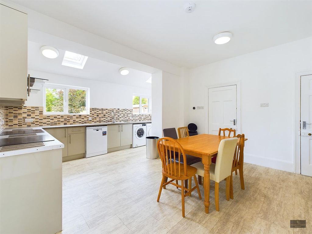 Property photo 2 of 18 Cam02887G0-Pr0245-Still005.Jpg