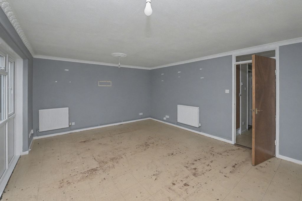 Property photo 3 of 13 17 Mallard Walk, Sidcup, Kent, Da14 6Sg