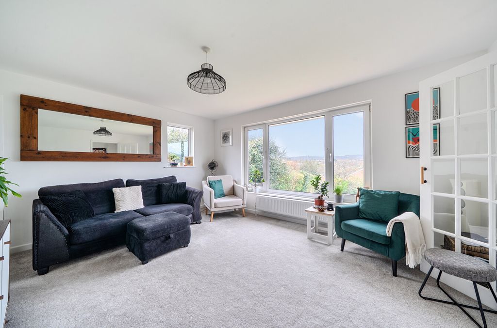 Property photo 3 of 23 Sitting Room