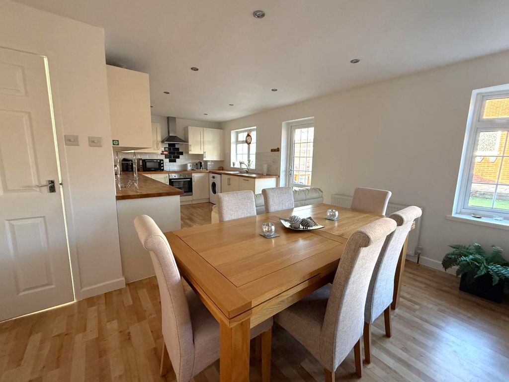 Property photo 3 of 17 Photo 9