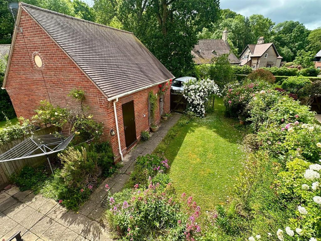 Property photo 2 of 20