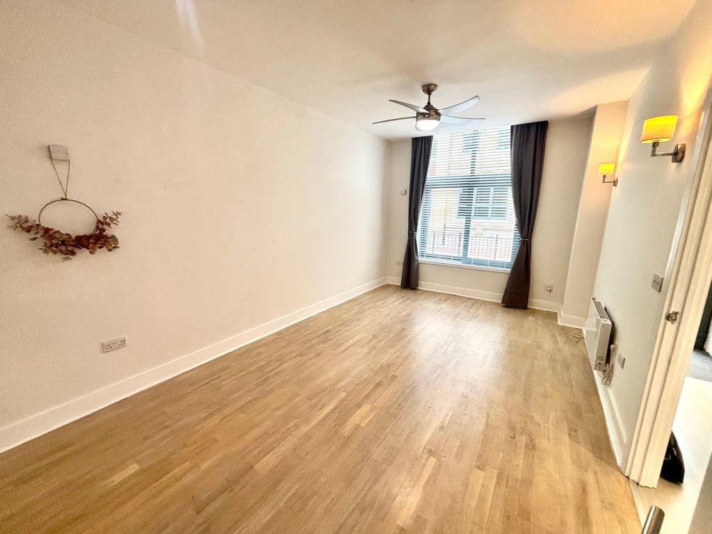 Property photo 2 of 6 Lounge