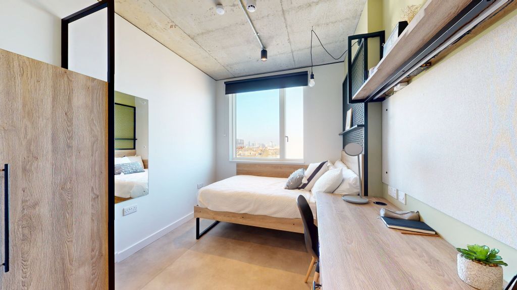 Property photo 1 of 18 Bedroom