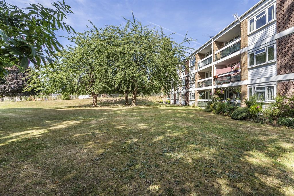 Property photo 1 of 19 Communal Garden