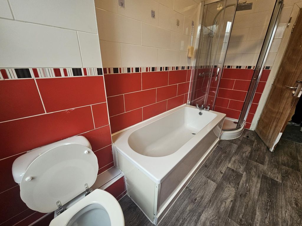 Property photo 3 of 12 Modern Bathroom With A Bathtub And An Over-Bath Sh...