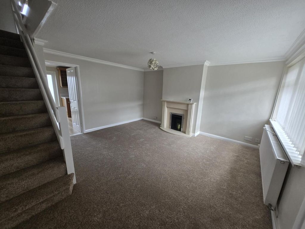 Property photo 2 of 10 Living Room