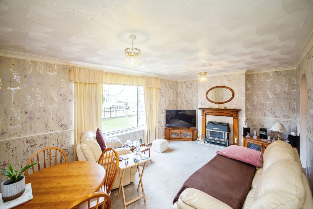 Property photo 3 of 10 Lounge/Dining Room