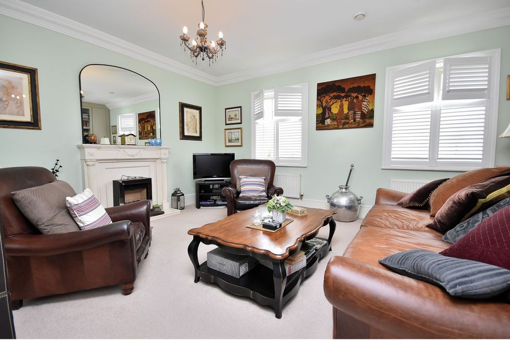 Property photo 2 of 24