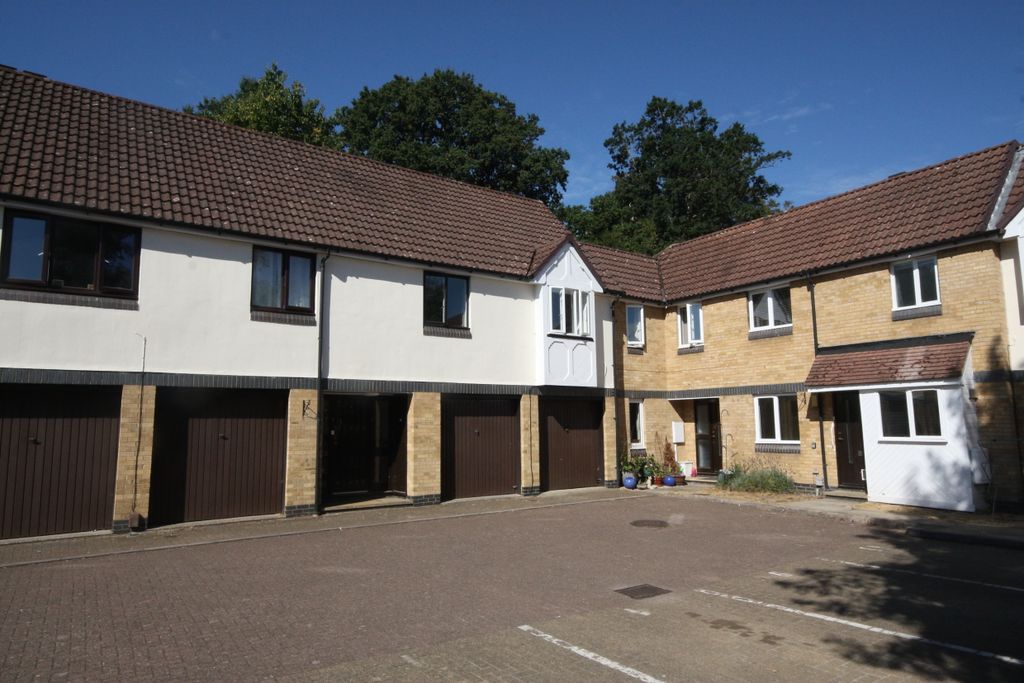 Property photo 1 of 5 Flat With Garage