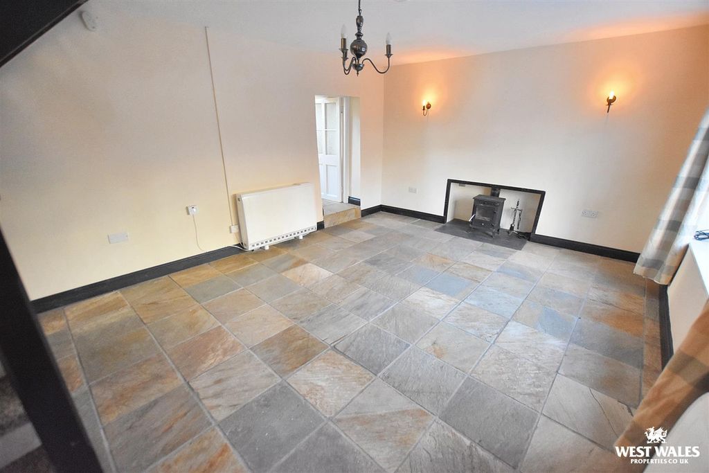 Property photo 2 of 15 12 (21).Jpg