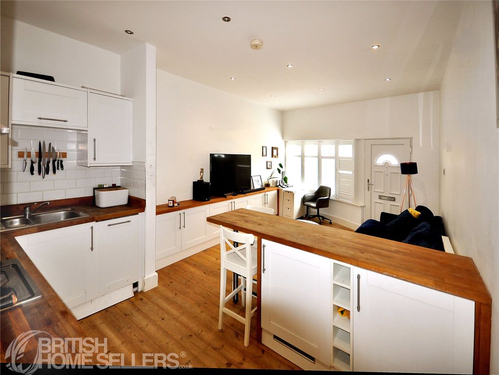 Property photo 2 of 7 Picture No. 14
