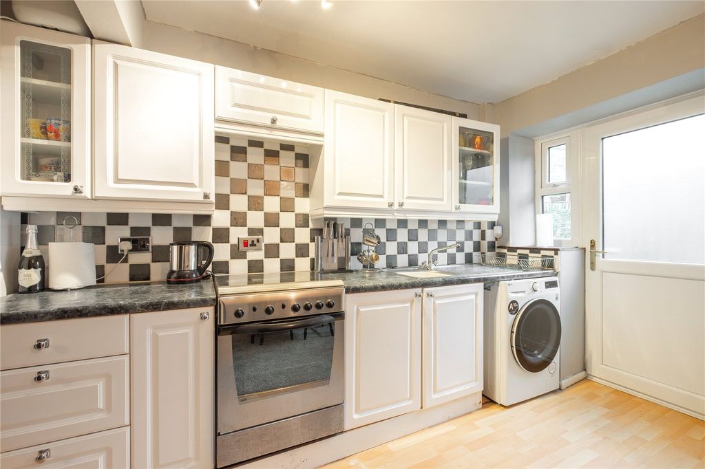 Property photo 3 of 10 Dining Kitchen