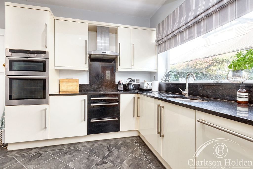 Property photo 2 of 45