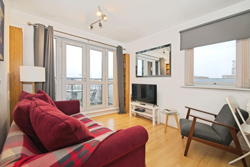 Property photo 2 of 11 Living Area