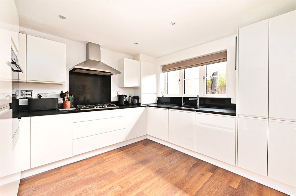 Property photo 2 of 18 Kitchen
